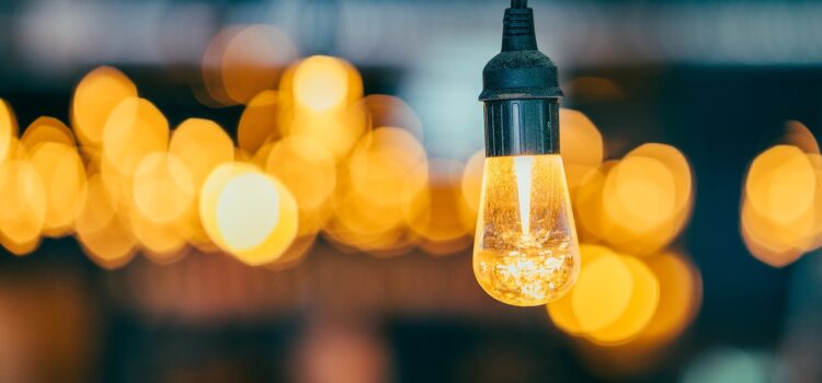 SYNETRA9051 in Deutschland: Wie das Projekt seine Position stärkt merry christmas, light bulb, lamp, bulb, light, warm, kind, mellow, focus, power, team, glow, antique, lighting, shining, current, electricity, energy